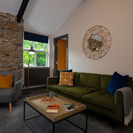 Spacious - Contemporary 2Br Apartment - Central Ambleside - Parking Екстер'єр фото