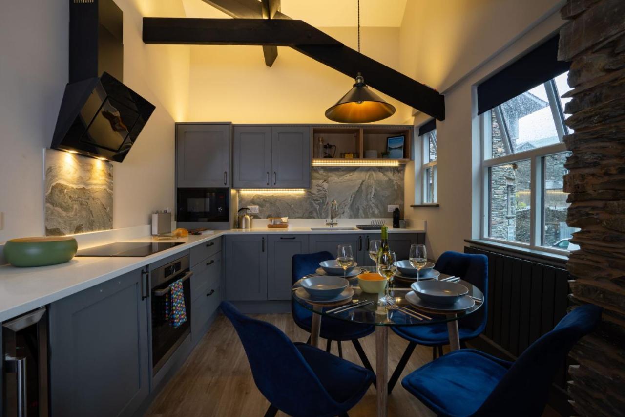 Spacious - Contemporary 2Br Apartment - Central Ambleside - Parking Екстер'єр фото