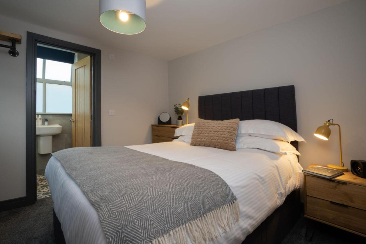 Spacious - Contemporary 2Br Apartment - Central Ambleside - Parking Екстер'єр фото