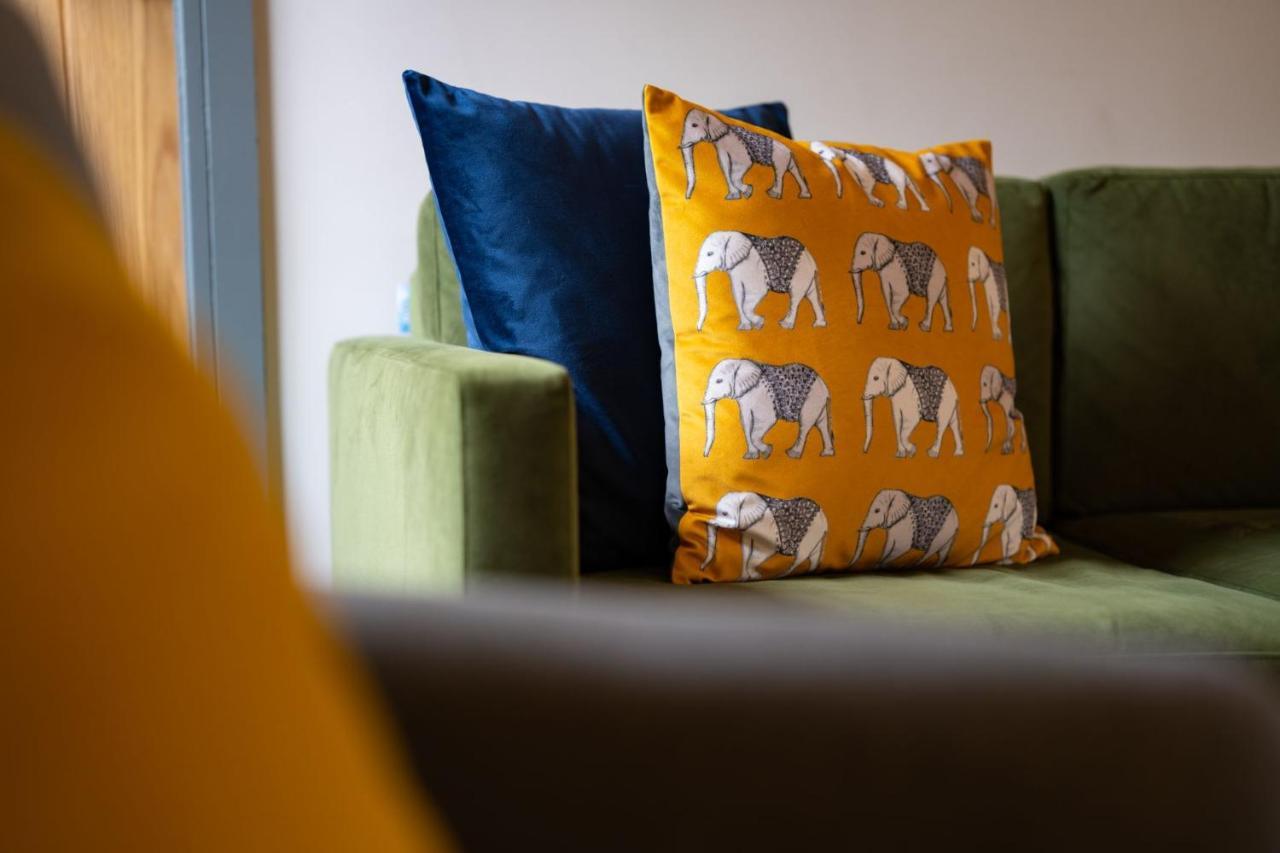 Spacious - Contemporary 2Br Apartment - Central Ambleside - Parking Екстер'єр фото