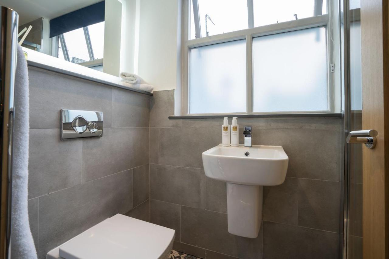 Spacious - Contemporary 2Br Apartment - Central Ambleside - Parking Екстер'єр фото