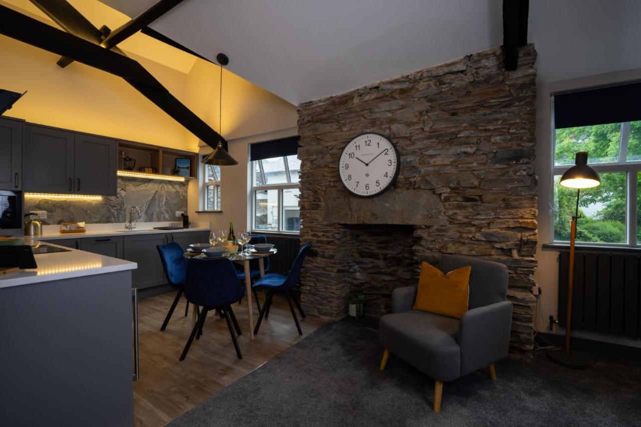 Spacious - Contemporary 2Br Apartment - Central Ambleside - Parking Екстер'єр фото