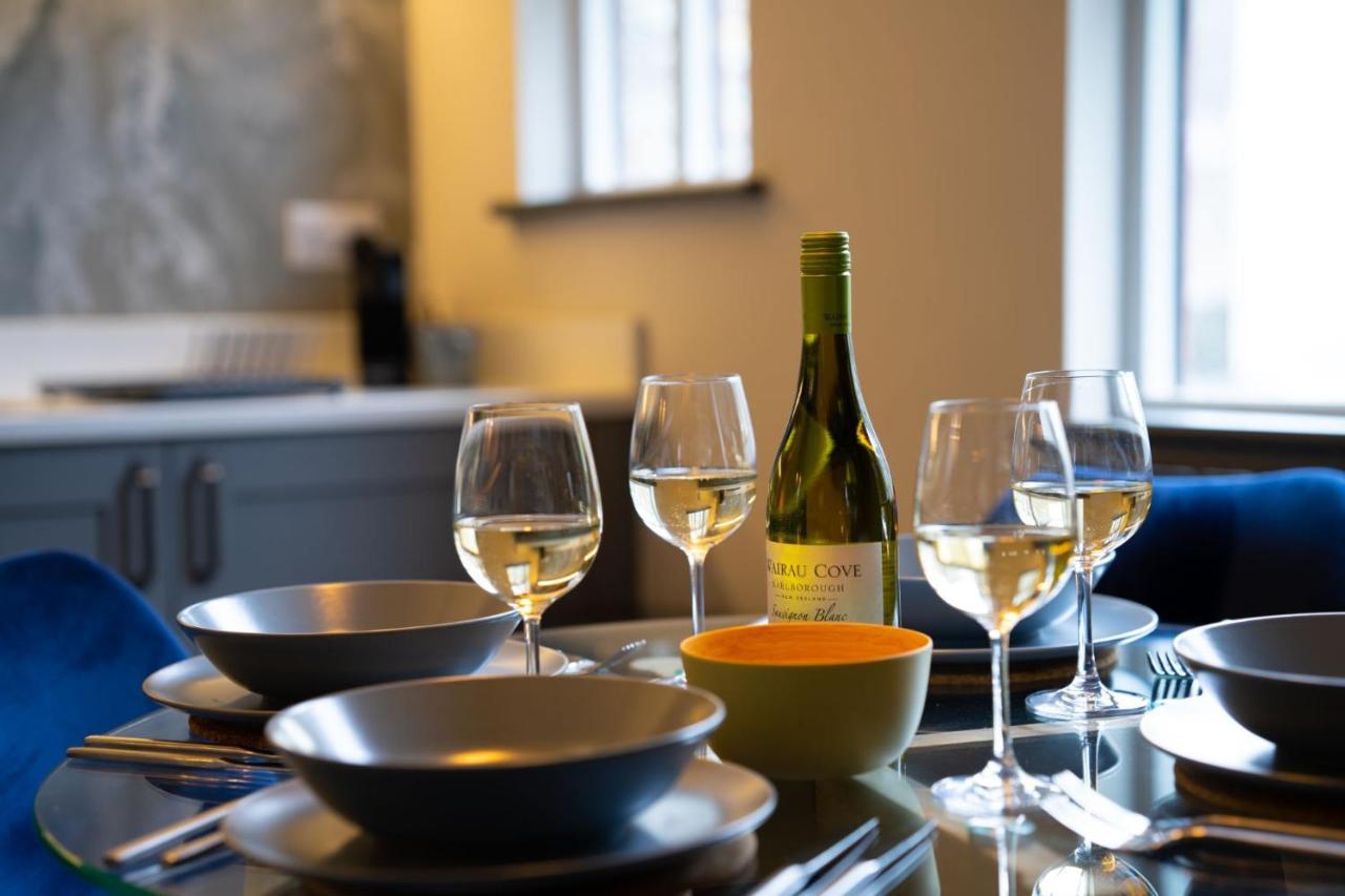Spacious - Contemporary 2Br Apartment - Central Ambleside - Parking Екстер'єр фото
